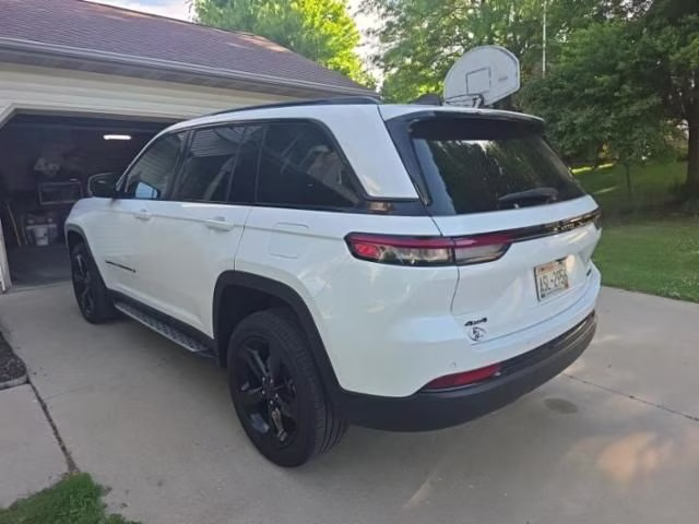 2023 Bright White Clearcoat Jeep Grand Cherokee Limited 4X4 SUV