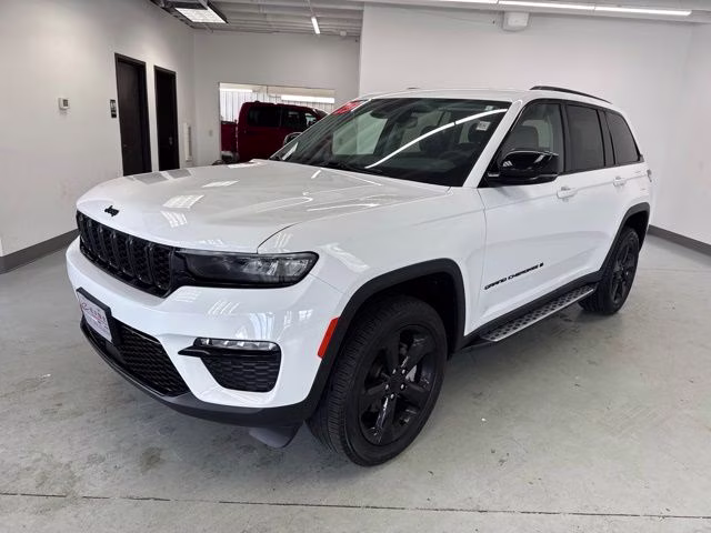 2023 Bright White Clearcoat Jeep Grand Cherokee Limited 4X4 SUV