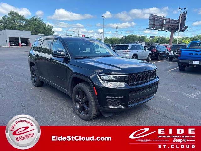 2023 Diamond Black Crystal Pearlcoat Jeep Grand Cherokee L Limited 4X4 SUV