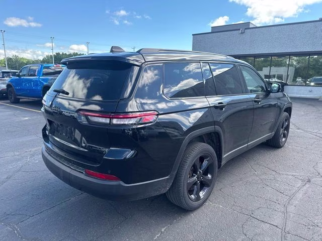 2023 Diamond Black Crystal Pearlcoat Jeep Grand Cherokee L Limited 4X4 SUV