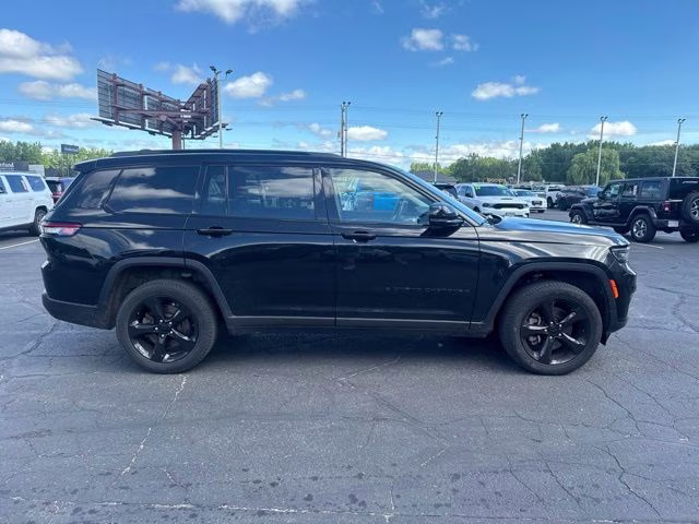 2023 Diamond Black Crystal Pearlcoat Jeep Grand Cherokee L Limited 4X4 SUV