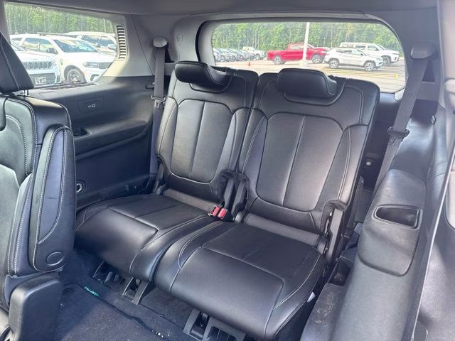 2023 Diamond Black Crystal Pearlcoat Jeep Grand Cherokee L Limited 4X4 SUV