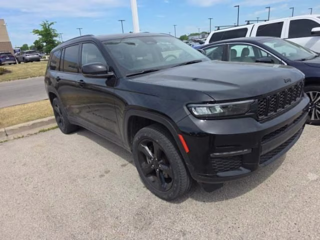 2023 Diamond Black Crystal Pearlcoat Jeep Grand Cherokee L Limited 4X4 SUV