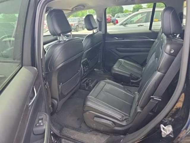 2023 Diamond Black Crystal Pearlcoat Jeep Grand Cherokee L Limited 4X4 SUV
