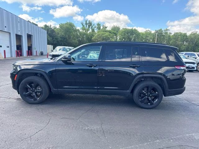 2023 Diamond Black Crystal Pearlcoat Jeep Grand Cherokee L Limited 4X4 SUV