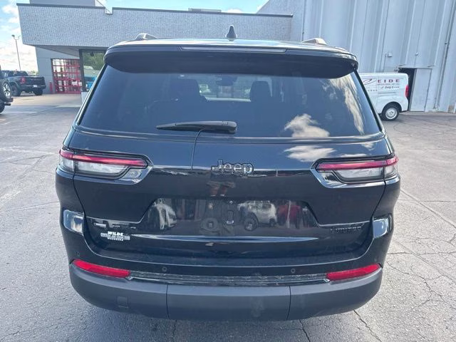 2023 Diamond Black Crystal Pearlcoat Jeep Grand Cherokee L Limited 4X4 SUV