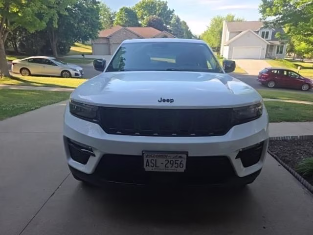 2023 Bright White Clearcoat Jeep Grand Cherokee Limited 4X4 SUV