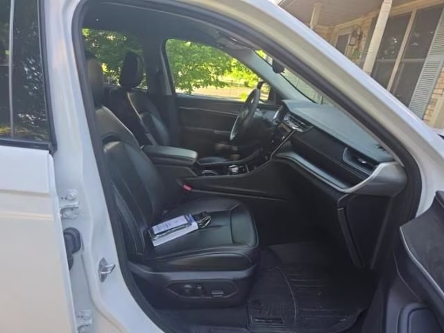 2023 Bright White Clearcoat Jeep Grand Cherokee Limited 4X4 SUV