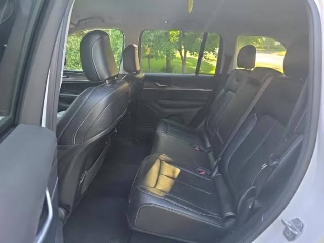 2023 Bright White Clearcoat Jeep Grand Cherokee Limited 4X4 SUV