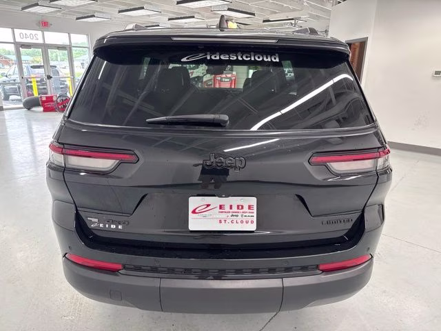 2023 Diamond Black Crystal Pearlcoat Jeep Grand Cherokee L Limited 4X4 SUV