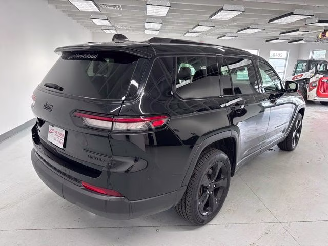2023 Diamond Black Crystal Pearlcoat Jeep Grand Cherokee L Limited 4X4 SUV