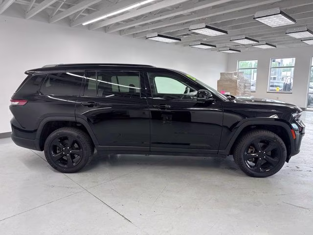 2023 Diamond Black Crystal Pearlcoat Jeep Grand Cherokee L Limited 4X4 SUV