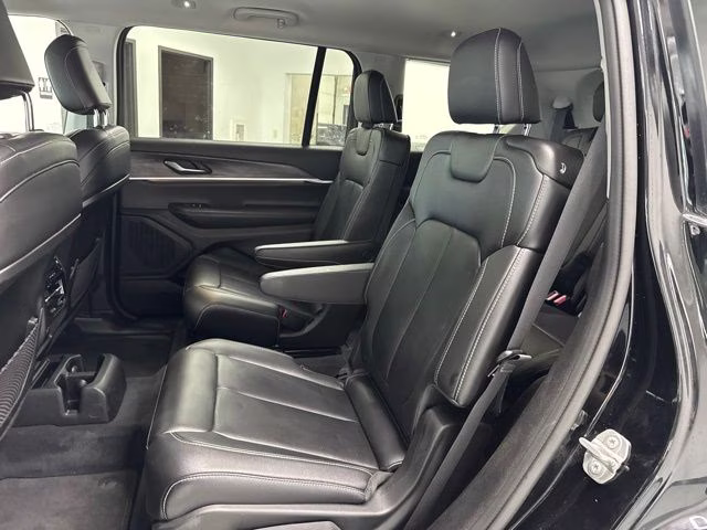 2023 Diamond Black Crystal Pearlcoat Jeep Grand Cherokee L Limited 4X4 SUV