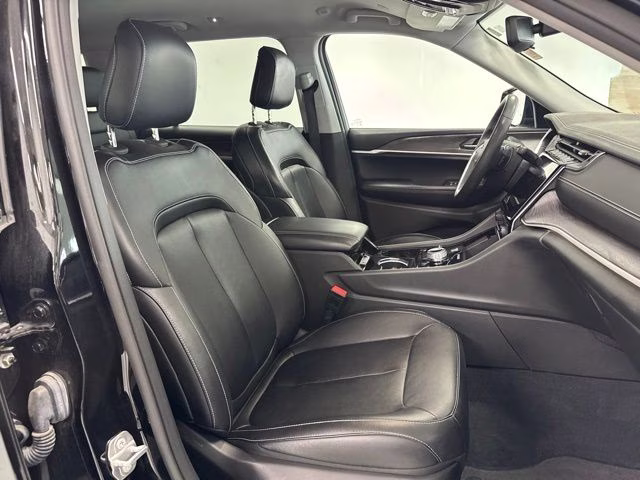 2023 Diamond Black Crystal Pearlcoat Jeep Grand Cherokee L Limited 4X4 SUV