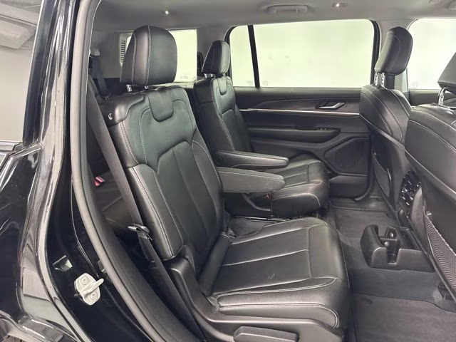2023 Diamond Black Crystal Pearlcoat Jeep Grand Cherokee L Limited 4X4 SUV