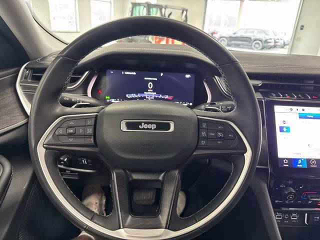2023 Diamond Black Crystal Pearlcoat Jeep Grand Cherokee L Limited 4X4 SUV