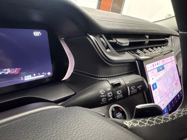 2023 Diamond Black Crystal Pearlcoat Jeep Grand Cherokee L Limited 4X4 SUV