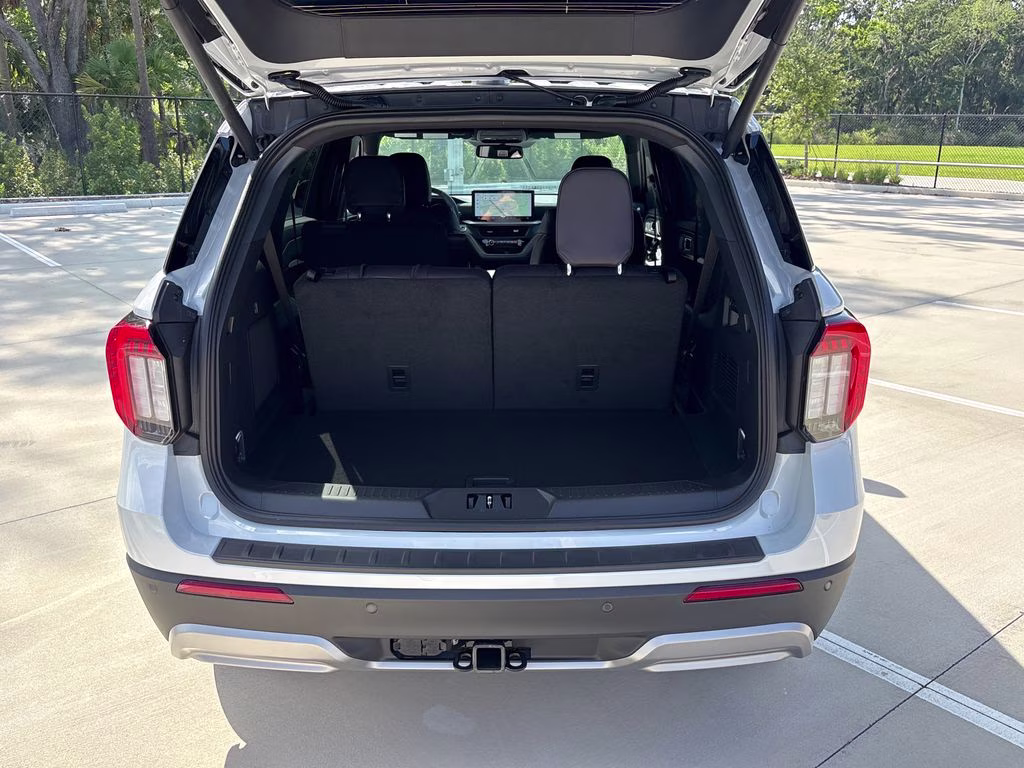 2026 Space White Metallic Ford Explorer Platinum RWD SUV