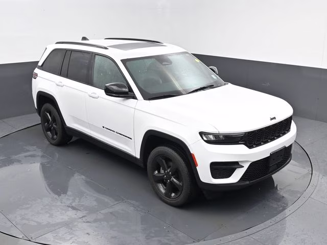 2023 Bright White Clearcoat Jeep Grand Cherokee Altitude X 4X4 SUV