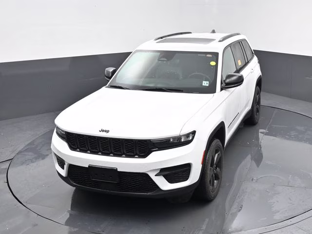 2023 Bright White Clearcoat Jeep Grand Cherokee Altitude X 4X4 SUV