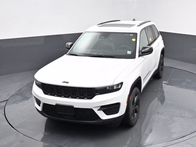2023 Bright White Clearcoat Jeep Grand Cherokee Altitude X 4X4 SUV