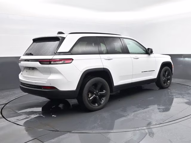 2023 Bright White Clearcoat Jeep Grand Cherokee Altitude X 4X4 SUV