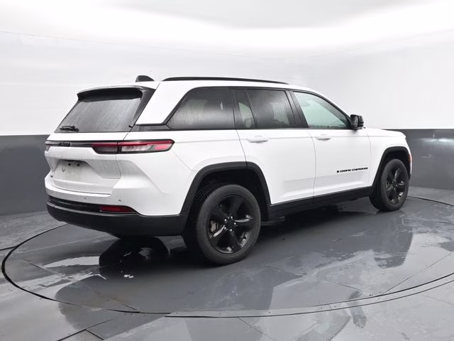2023 Bright White Clearcoat Jeep Grand Cherokee Altitude X 4X4 SUV