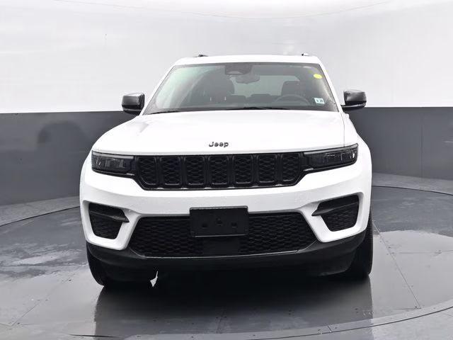 2023 Bright White Clearcoat Jeep Grand Cherokee Altitude X 4X4 SUV