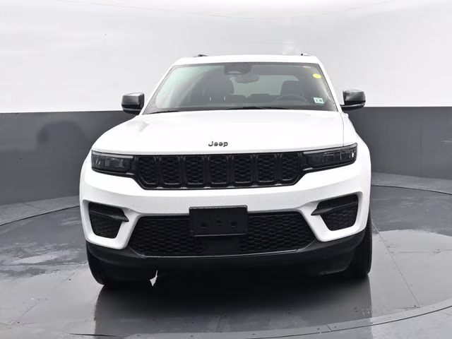 2023 Bright White Clearcoat Jeep Grand Cherokee Altitude X 4X4 SUV