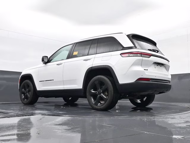 2023 Bright White Clearcoat Jeep Grand Cherokee Altitude X 4X4 SUV