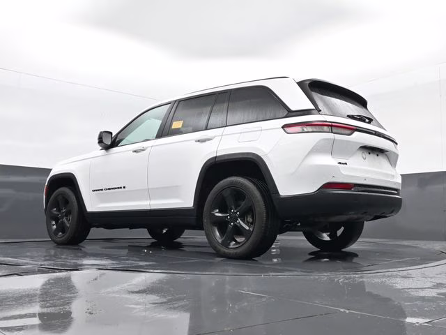 2023 Bright White Clearcoat Jeep Grand Cherokee Altitude X 4X4 SUV