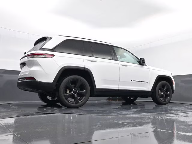 2023 Bright White Clearcoat Jeep Grand Cherokee Altitude X 4X4 SUV