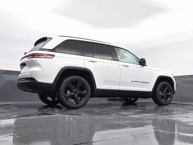 2023 Bright White Clearcoat Jeep Grand Cherokee Altitude X 4X4 SUV