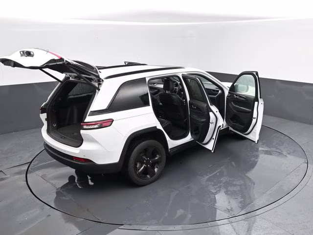2023 Bright White Clearcoat Jeep Grand Cherokee Altitude X 4X4 SUV