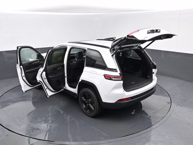 2023 Bright White Clearcoat Jeep Grand Cherokee Altitude X 4X4 SUV