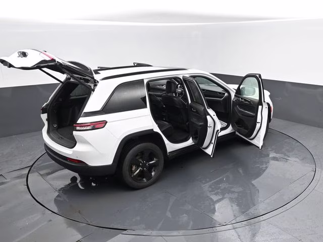 2023 Bright White Clearcoat Jeep Grand Cherokee Altitude X 4X4 SUV