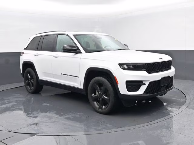 2023 Bright White Clearcoat Jeep Grand Cherokee Altitude X 4X4 SUV