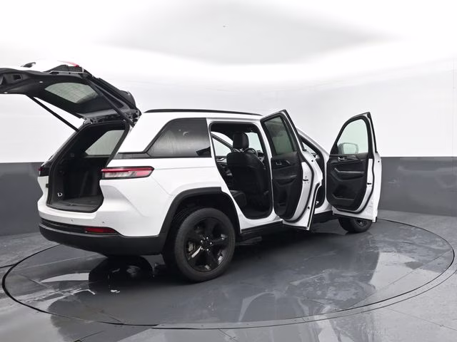 2023 Bright White Clearcoat Jeep Grand Cherokee Altitude X 4X4 SUV