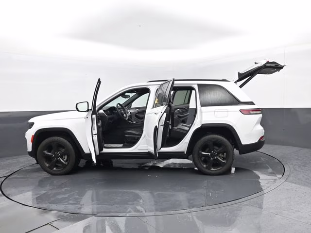 2023 Bright White Clearcoat Jeep Grand Cherokee Altitude X 4X4 SUV