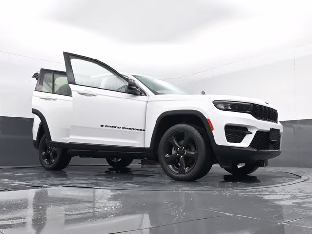 2023 Bright White Clearcoat Jeep Grand Cherokee Altitude X 4X4 SUV