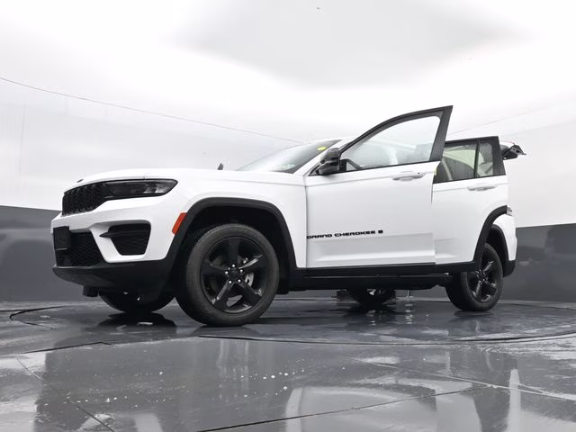 2023 Bright White Clearcoat Jeep Grand Cherokee Altitude X 4X4 SUV