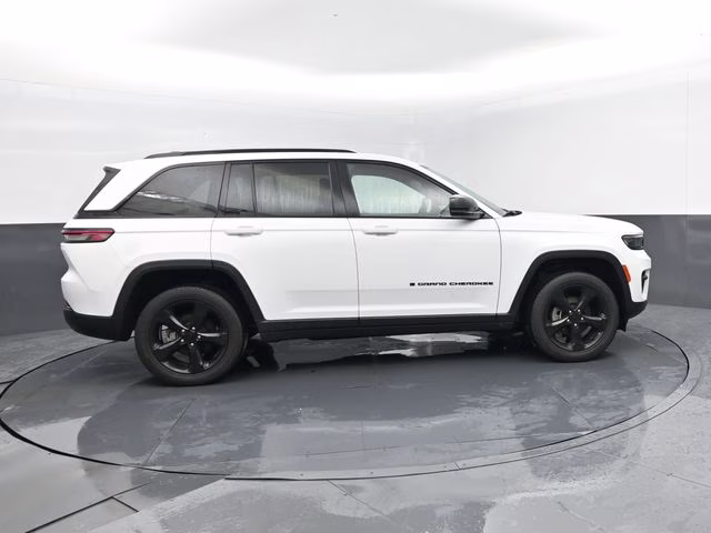 2023 Bright White Clearcoat Jeep Grand Cherokee Altitude X 4X4 SUV