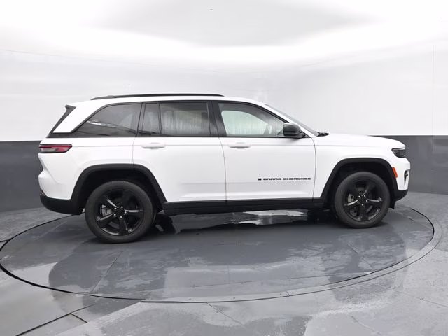 2023 Bright White Clearcoat Jeep Grand Cherokee Altitude X 4X4 SUV