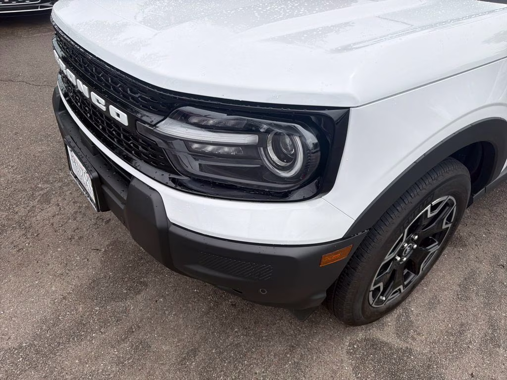 2025 Oxford White Ford Bronco Sport Outer Banks 4X4 SUV