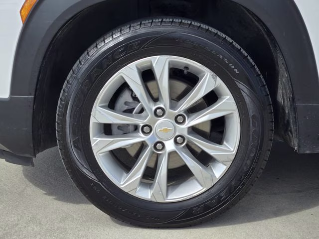 2022 Summit White Chevrolet Trailblazer LS FWD SUV