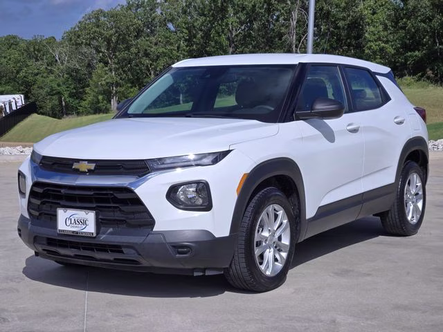 2022 Summit White Chevrolet Trailblazer LS FWD SUV