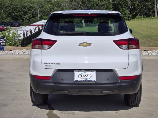 2022 Summit White Chevrolet Trailblazer LS FWD SUV