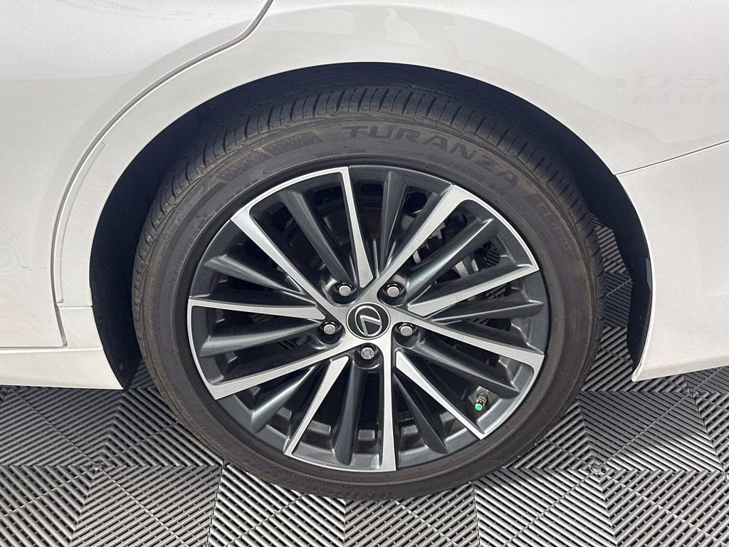 2024 White Lexus ES FWD Sedan