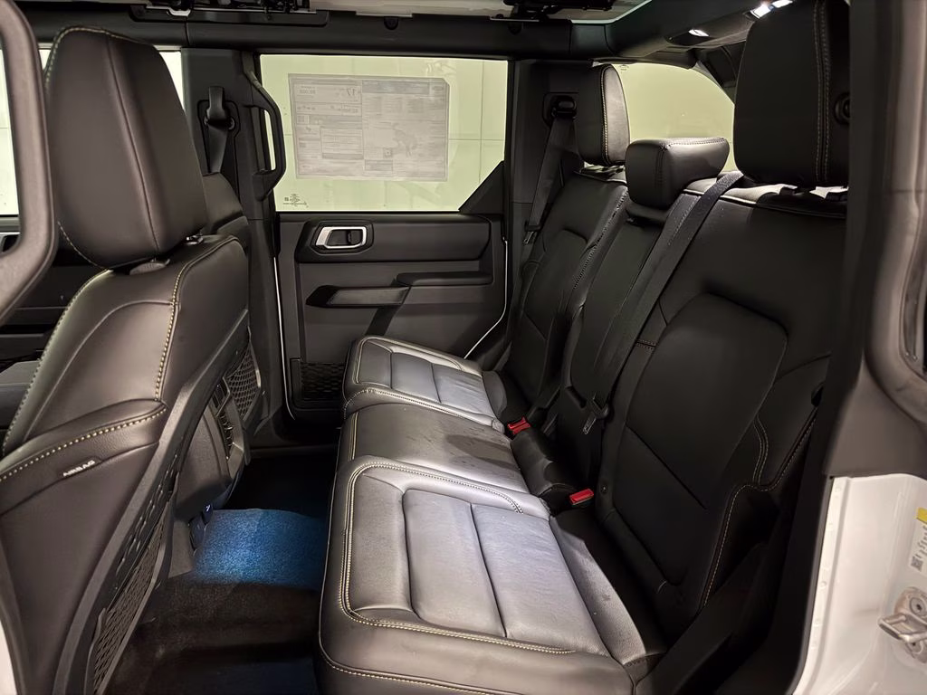 2026 Oxford White Ford Bronco Badlands 4X4 SUV
