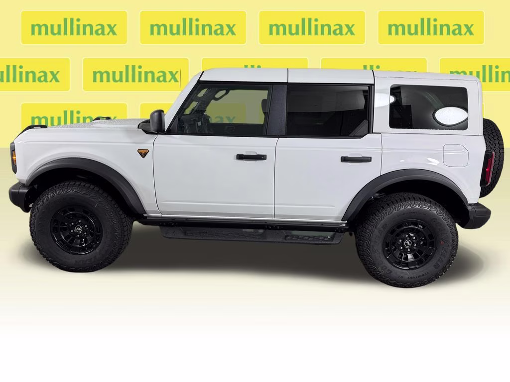 2026 Oxford White Ford Bronco Badlands 4X4 SUV